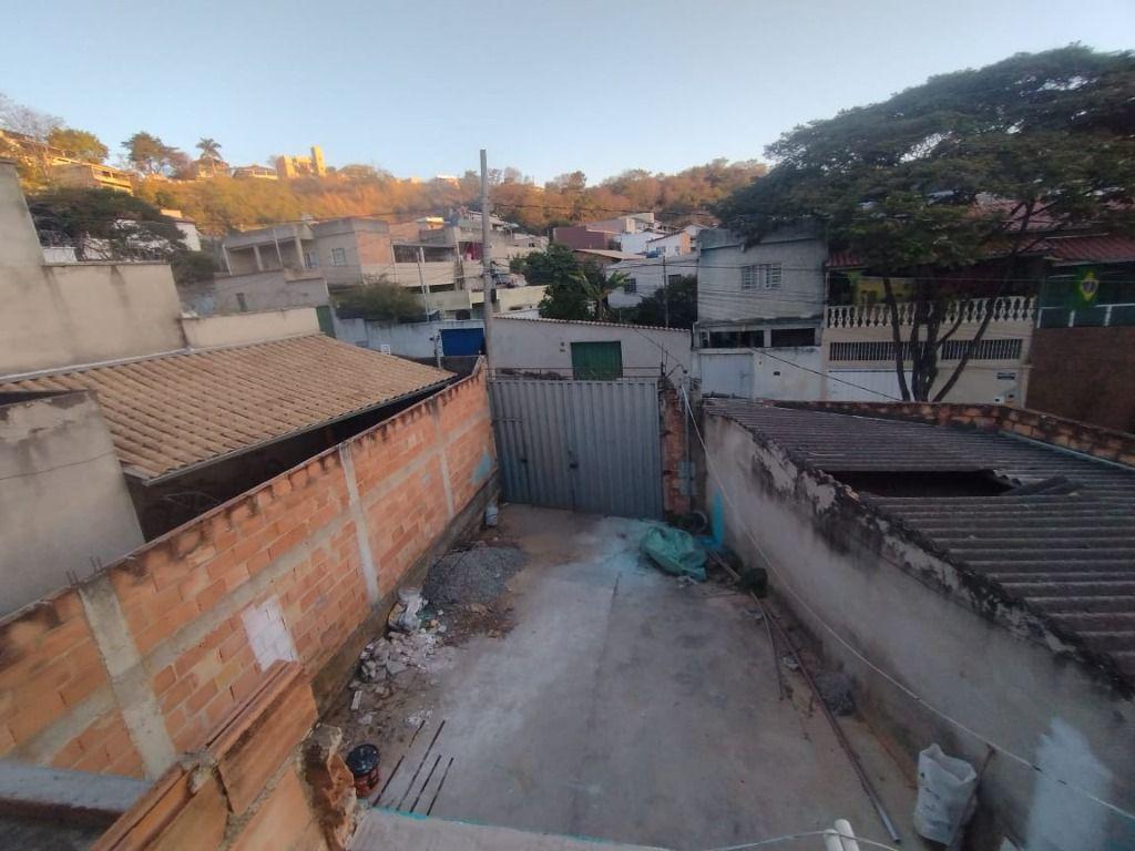 Casa, Jardim Vitória, 2 Quartos, 0 Vaga