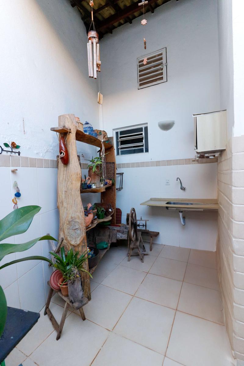 Casa, Buritis, 2 Quartos, 2 Vagas, 1 Suíte