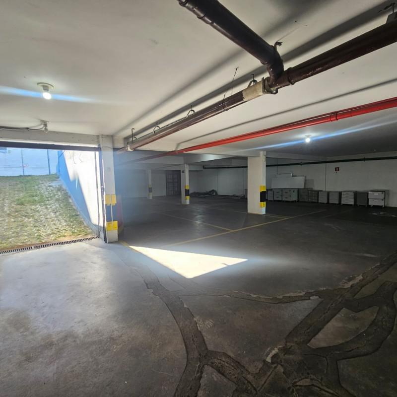 Prédio, Estoril, 0 Quarto, 17 Vagas