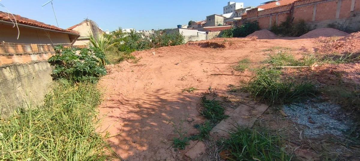 Lote, Vale das Amendoeiras, 0 Quarto, 0 Vaga