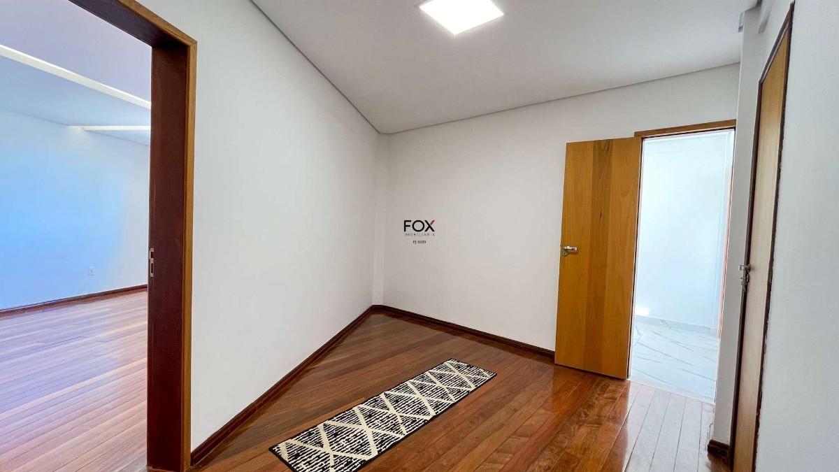 Casa, Estoril, 3 Quartos, 6 Vagas, 1 Suíte