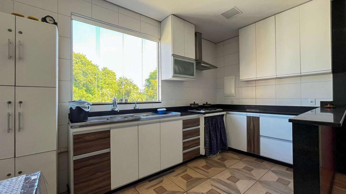 Apartamento, Floresta, 6 Quartos, 0 Vaga, 1 Suíte