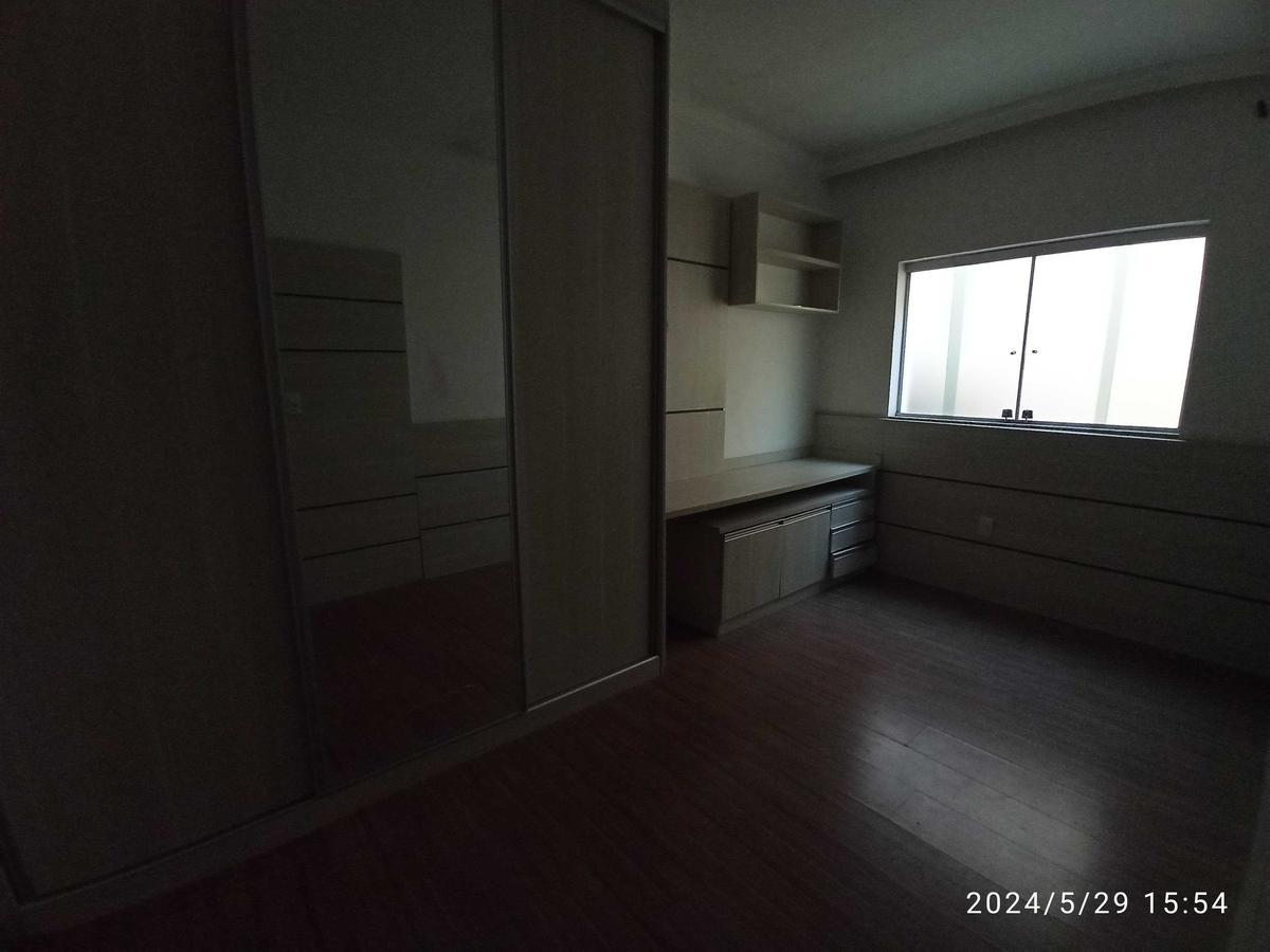 Casa, Santa Cruz, 3 Quartos, 2 Vagas, 1 Suíte