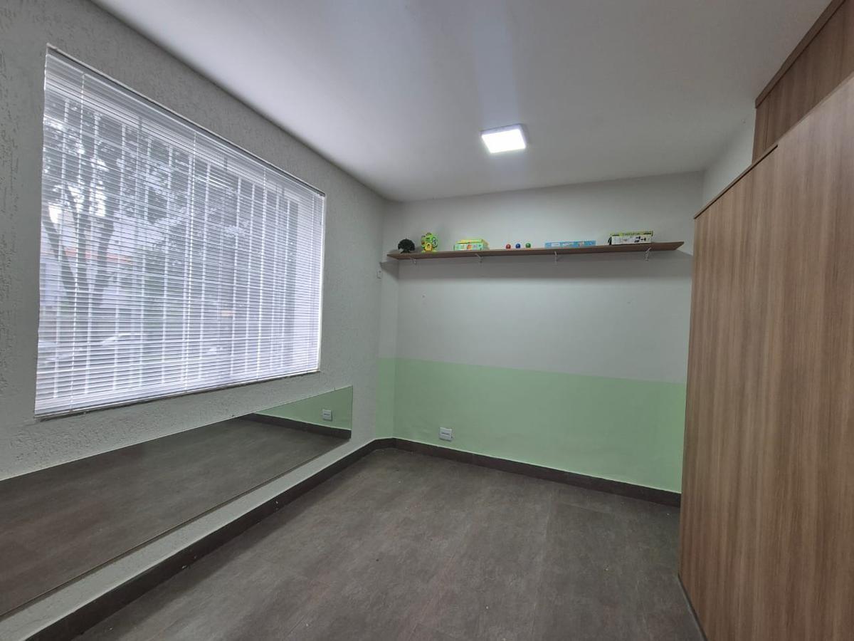 Casa, Funcionários, 5 Quartos, 2 Vagas, 1 Suíte