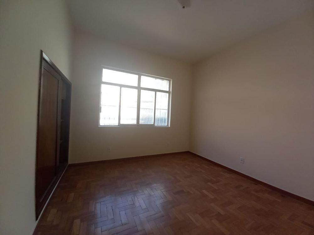 Prédio, Centro, 4 Quartos, 0 Vaga
