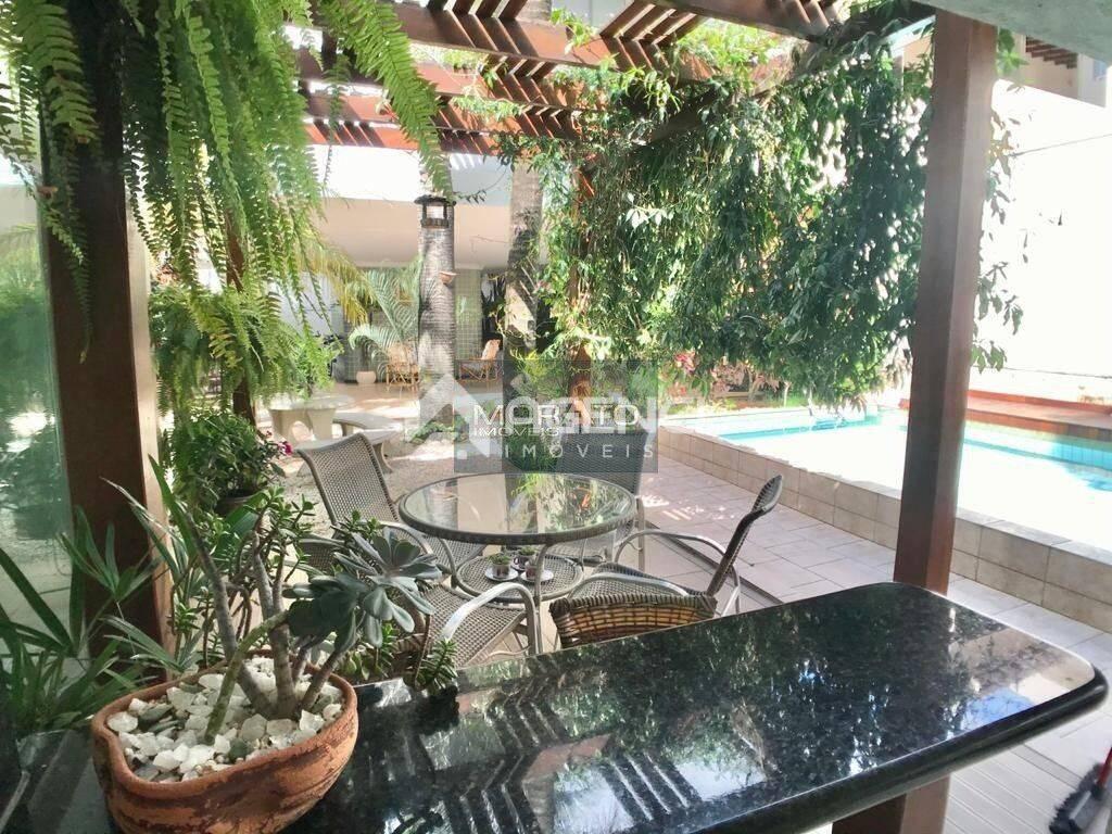 Casa, Castelo, 4 Quartos, 0 Vaga, 1 Suíte