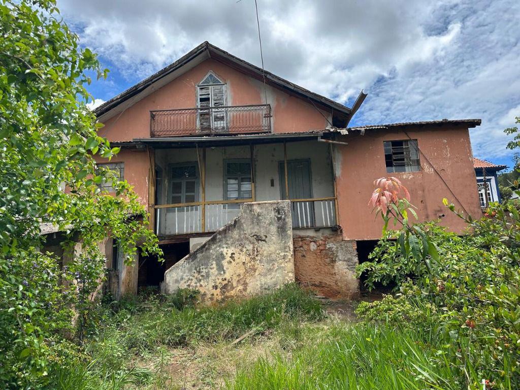 Casa, Centro, 6 Quartos, 0 Vaga