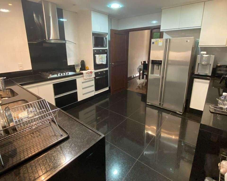 Casa, Santa Lúcia, 5 Quartos, 4 Vagas, 3 Suítes