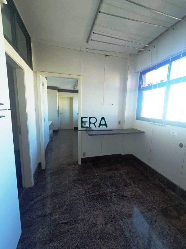 Cobertura, Funcionários, 5 Quartos, 4 Vagas, 4 Suítes