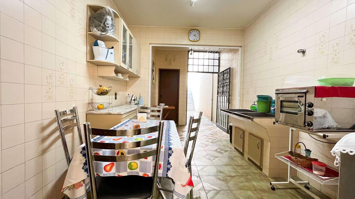 Casa, Luxemburgo, 5 Quartos, 4 Vagas, 2 Suítes