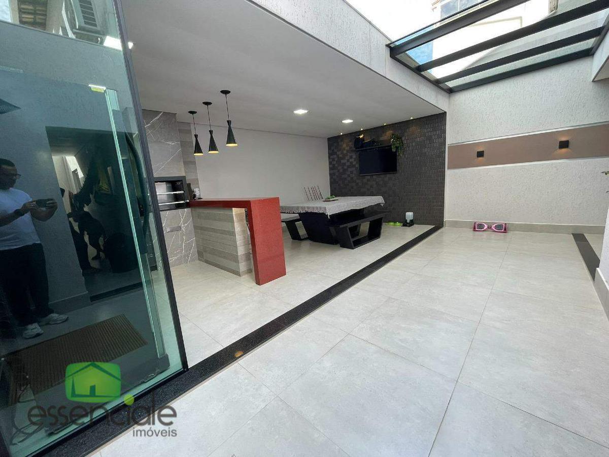 Casa, Europa, 3 Quartos, 4 Vagas, 1 Suíte
