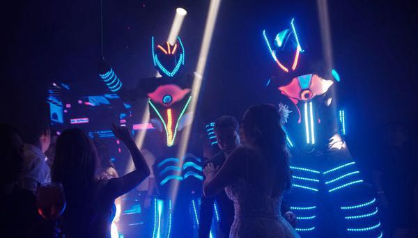 Robô Led Animação de Festas Bh, Atração Diferente Para Evento Belo Horizonte