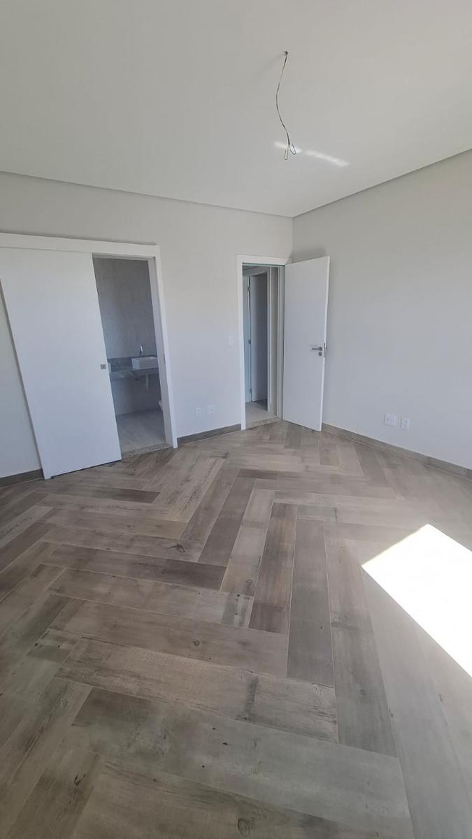 Apartamento, Jaraguá, 4 Quartos, 3 Vagas, 2 Suítes