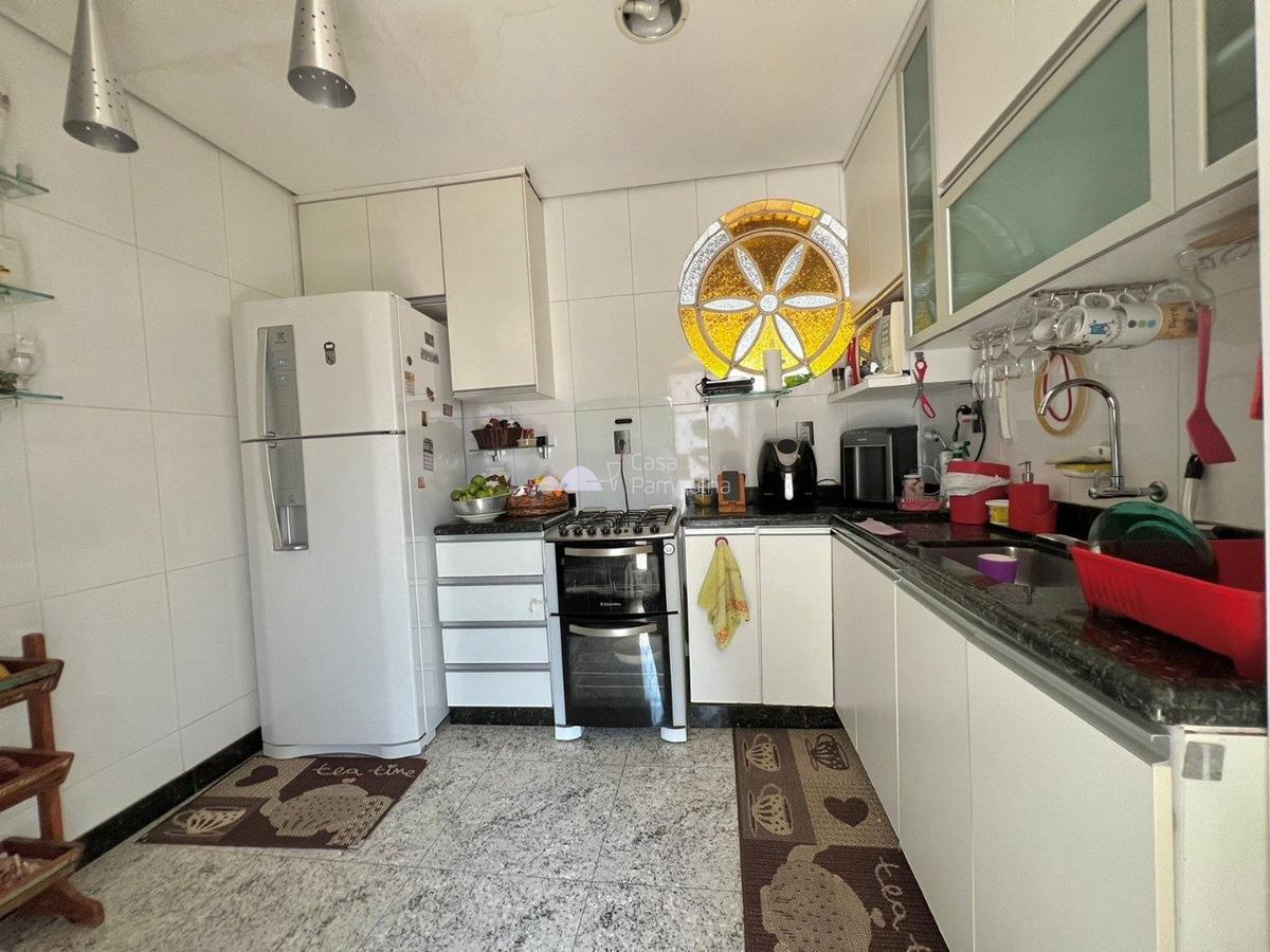 Casa, Planalto, 6 Quartos, 4 Vagas, 2 Suítes