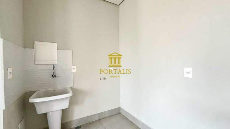 Cobertura, Centro, 2 Quartos, 0 Vaga, 4 Suítes