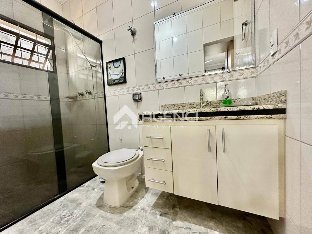 Casa, Cabral, 4 Quartos, 0 Vaga, 2 Suítes