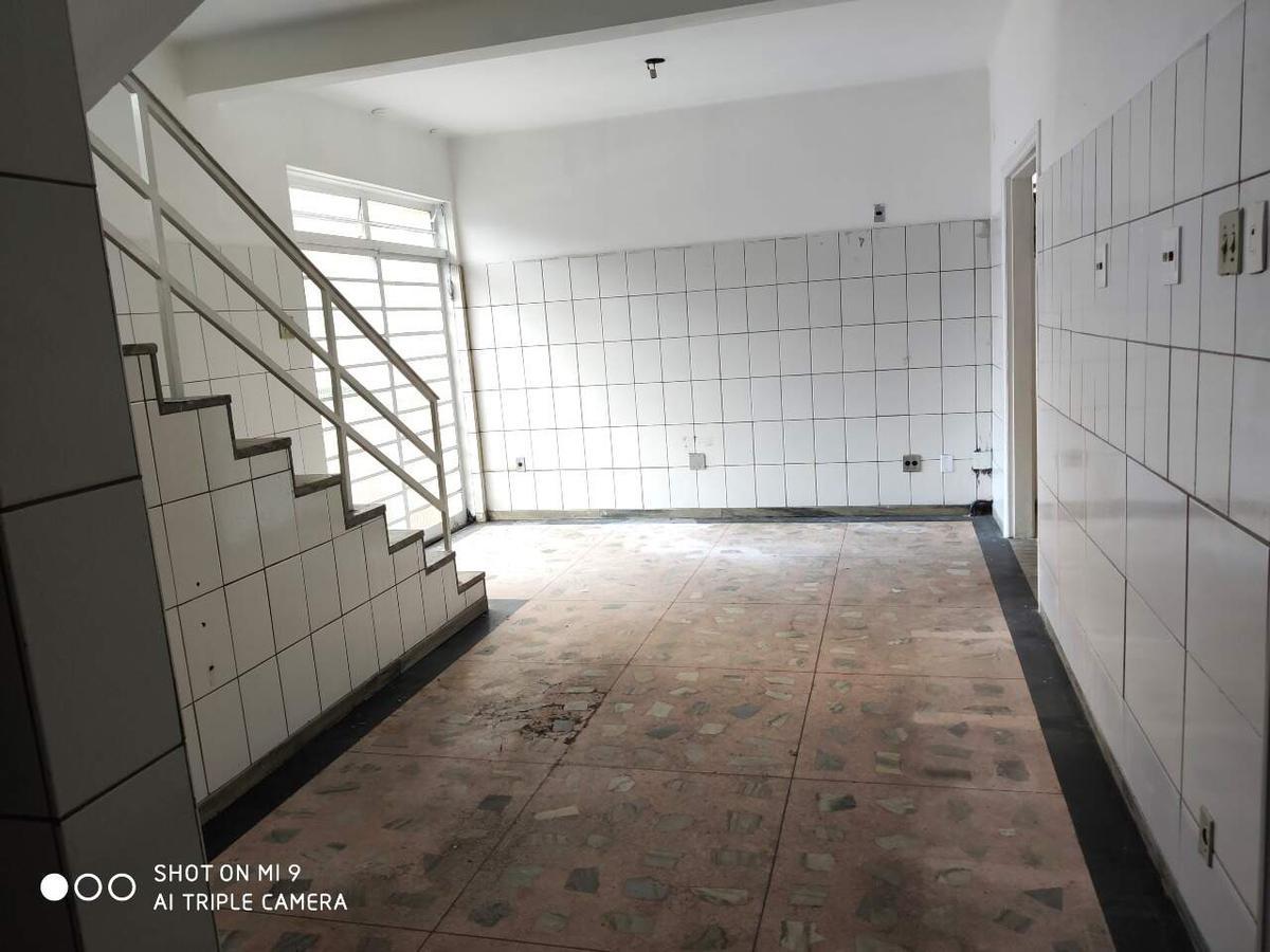 Casa Comercial, Funcionários, 0 Quarto, 0 Vaga