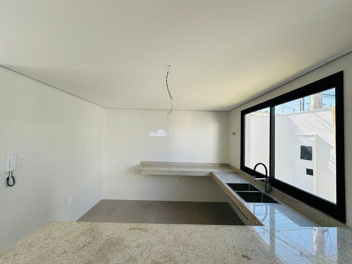 Casa, Planalto, 3 Quartos, 4 Vagas, 3 Suítes