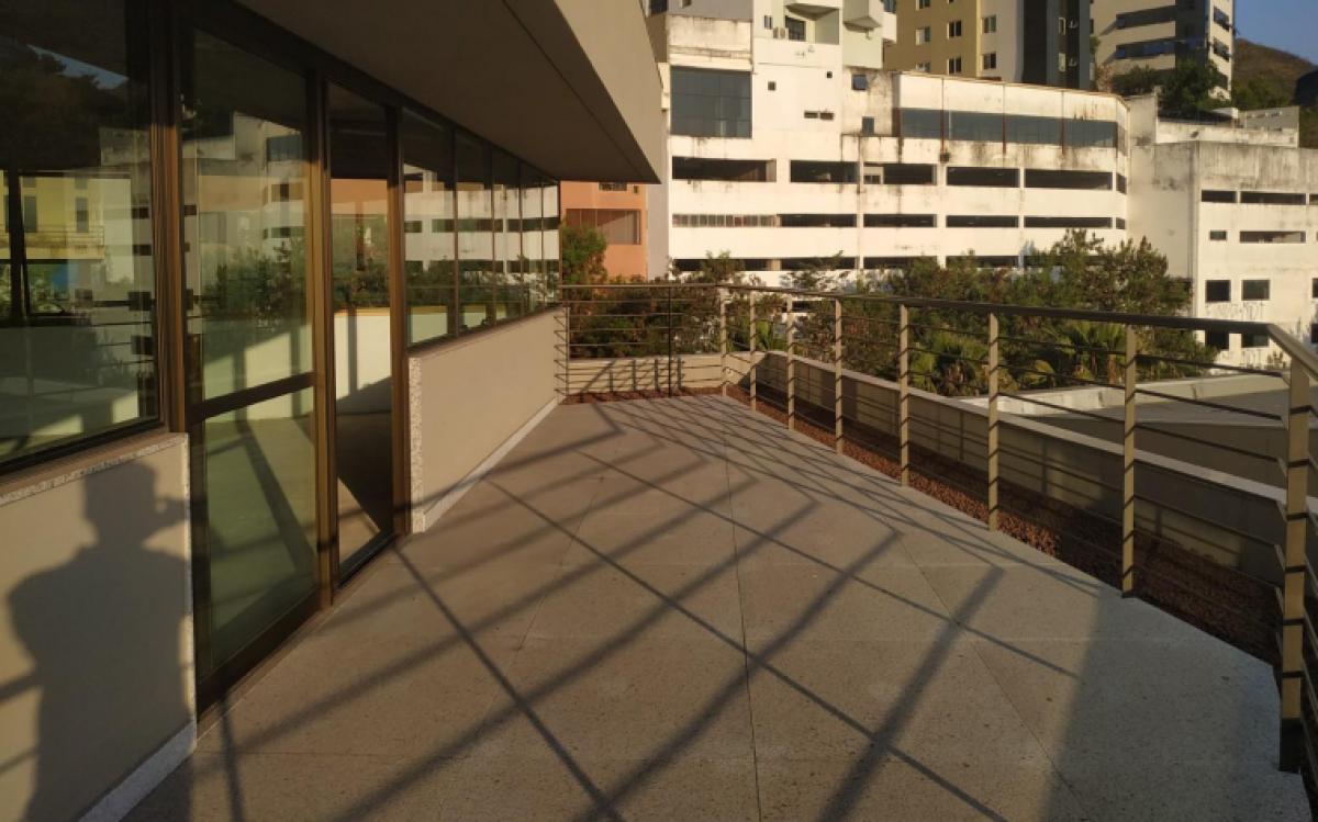 Sala, Estoril, 0 Quarto, 5 Vagas