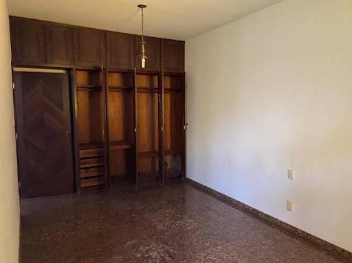 Casa, Funcionários, 4 Quartos, 5 Vagas, 2 Suítes