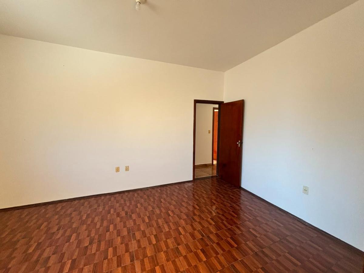 Casa, Centro, 3 Quartos, 2 Vagas, 1 Suíte