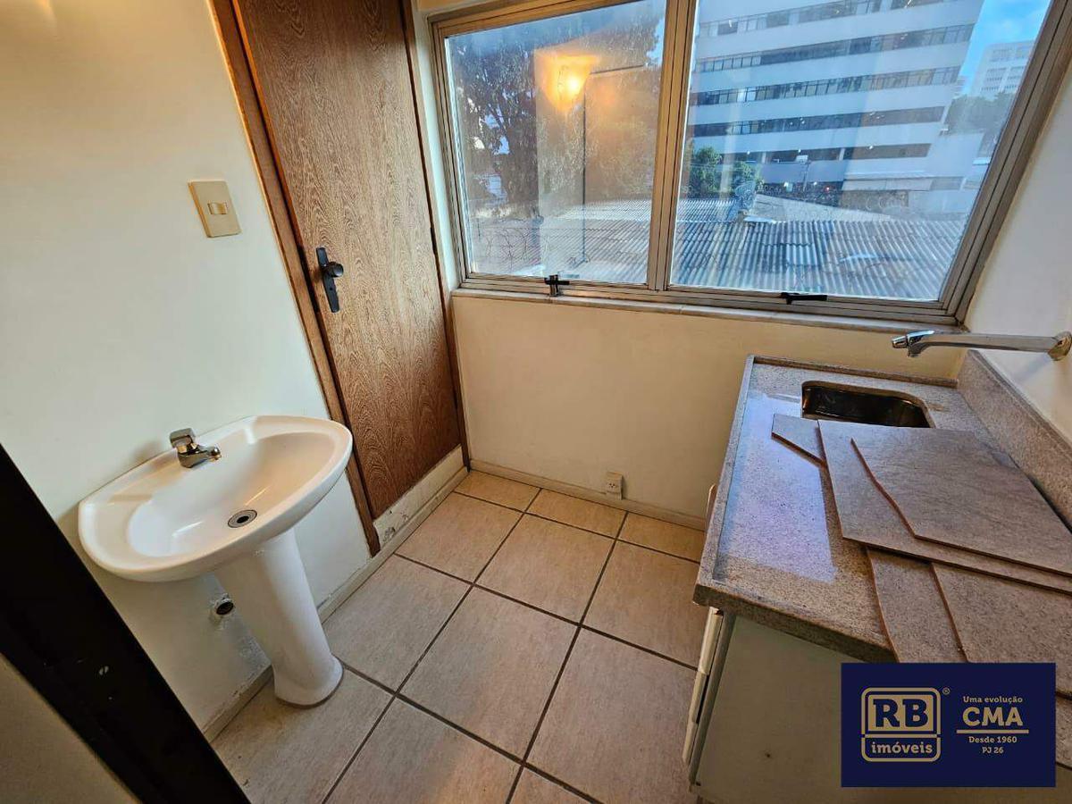 Sala, Barro Preto, 0 Quarto, 4 Vagas