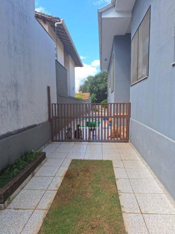 Casa, Paciência, 4 Quartos, 0 Vaga, 3 Suítes