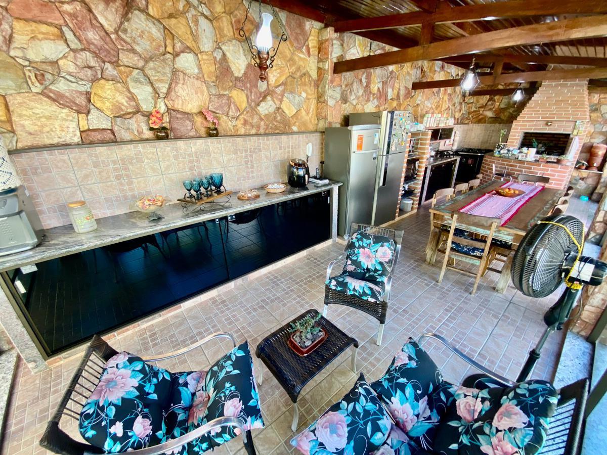 Casa, Santa Branca, 3 Quartos, 4 Vagas, 1 Suíte