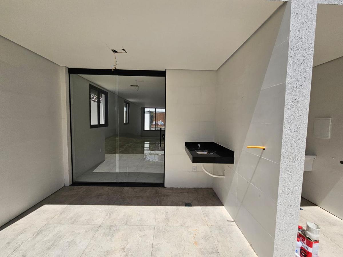 Casa, Santa Cruz, 3 Quartos, 4 Vagas, 1 Suíte