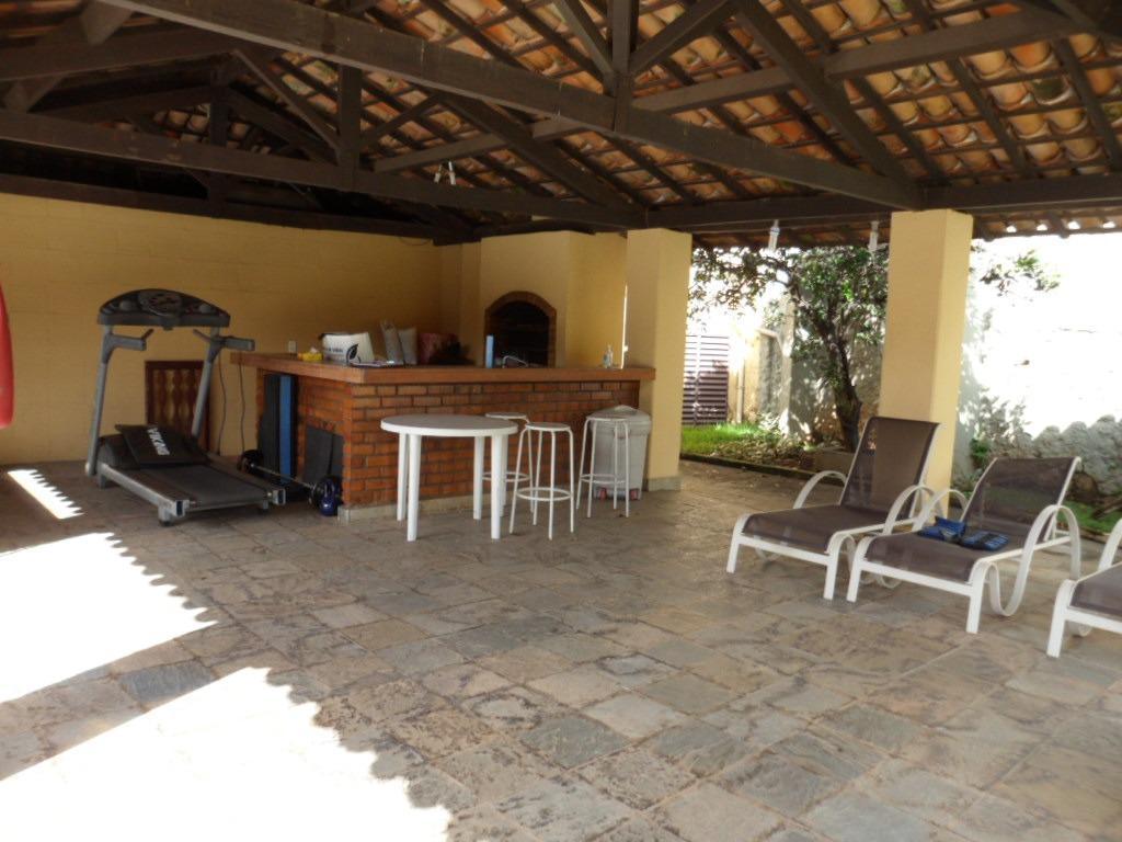 Casa, Cachoeirinha, 4 Quartos, 3 Vagas, 1 Suíte