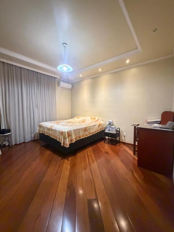 Casa, Castelo, 3 Quartos, 8 Vagas, 1 Suíte