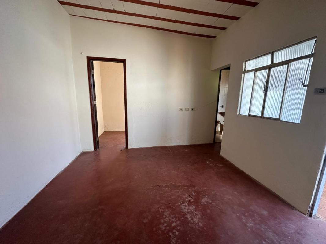 Casa, Centro, 4 Quartos, 0 Vaga