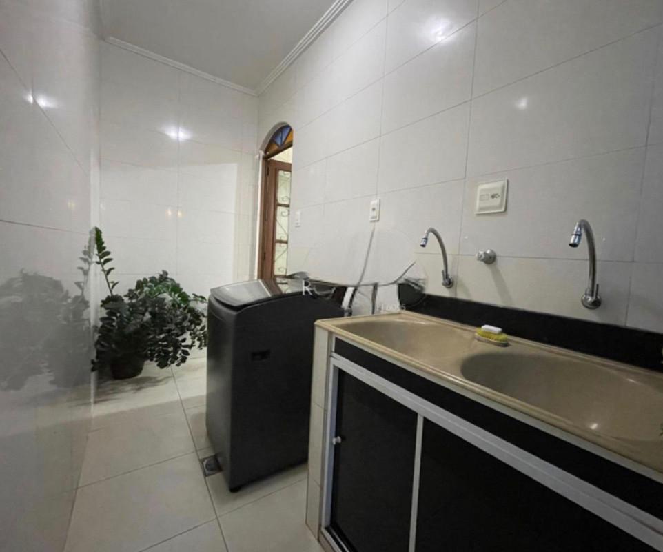 Casa, Milionários, 3 Quartos, 8 Vagas, 1 Suíte