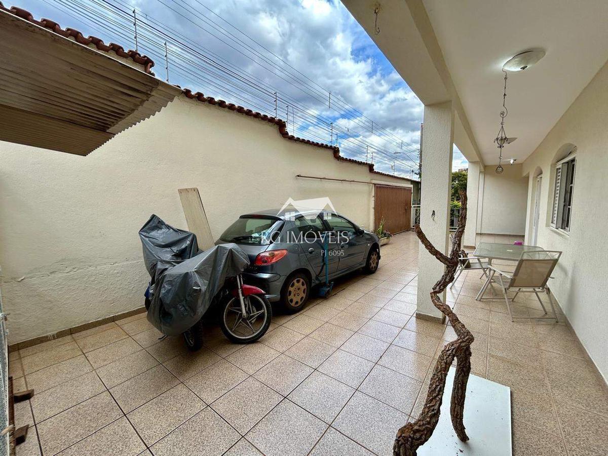 Casa, Milionários, 3 Quartos, 4 Vagas, 1 Suíte