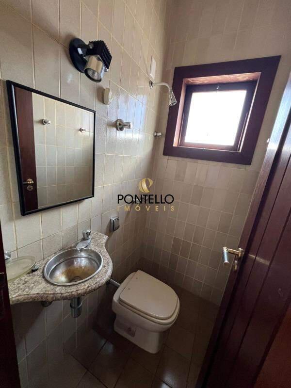 Casa, Centro, 7 Quartos, 0 Vaga, 3 Suítes