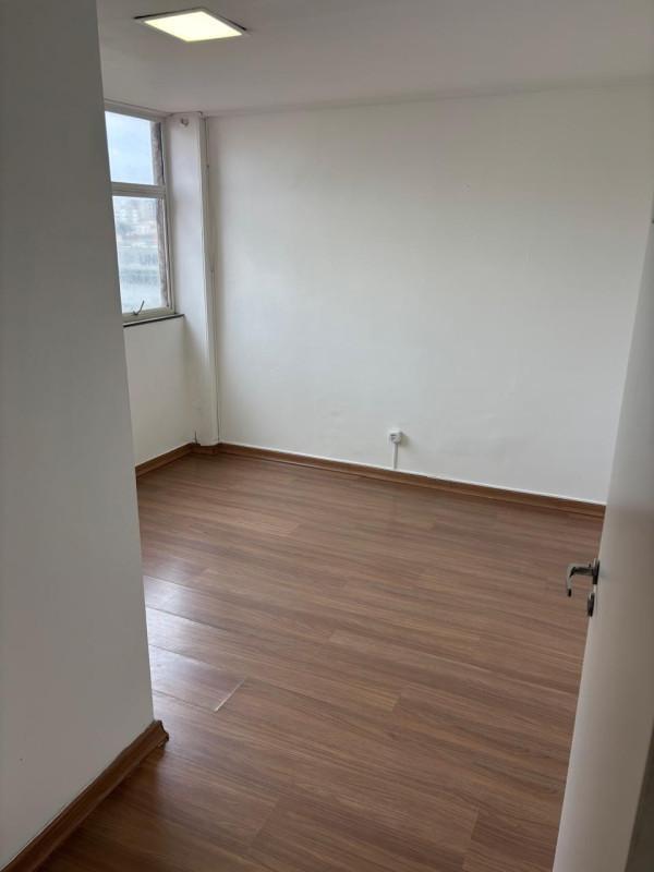 Sala, Barro Preto, 0 Quarto, 5 Vagas