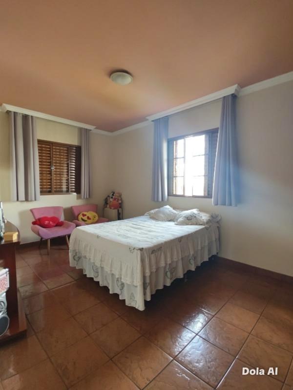 Casa, Barreiro, 4 Quartos, 8 Vagas, 1 Suíte