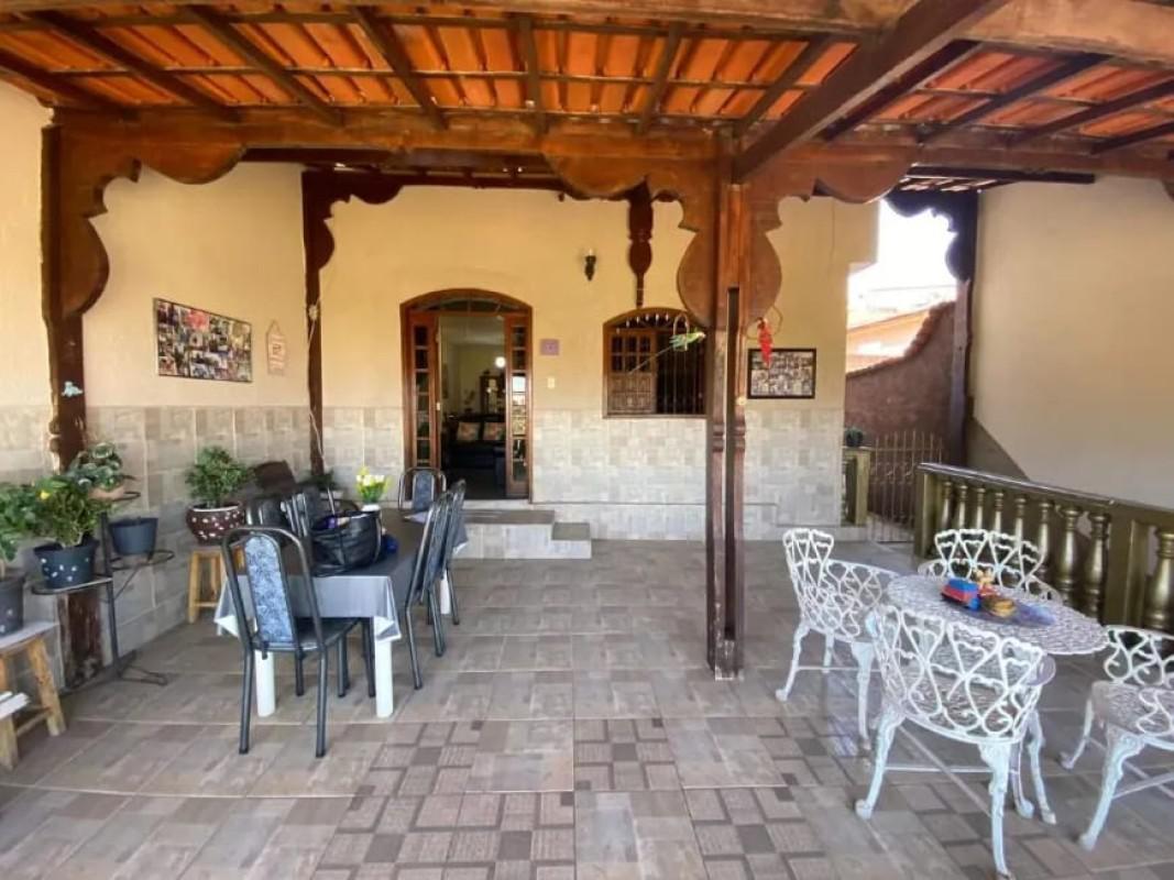 Casa, Teixeira Dias, 4 Quartos, 2 Vagas, 1 Suíte