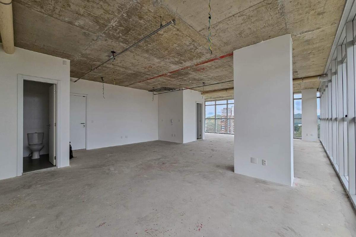 Sala, Vila da Serra, 0 Quarto, 0 Vaga