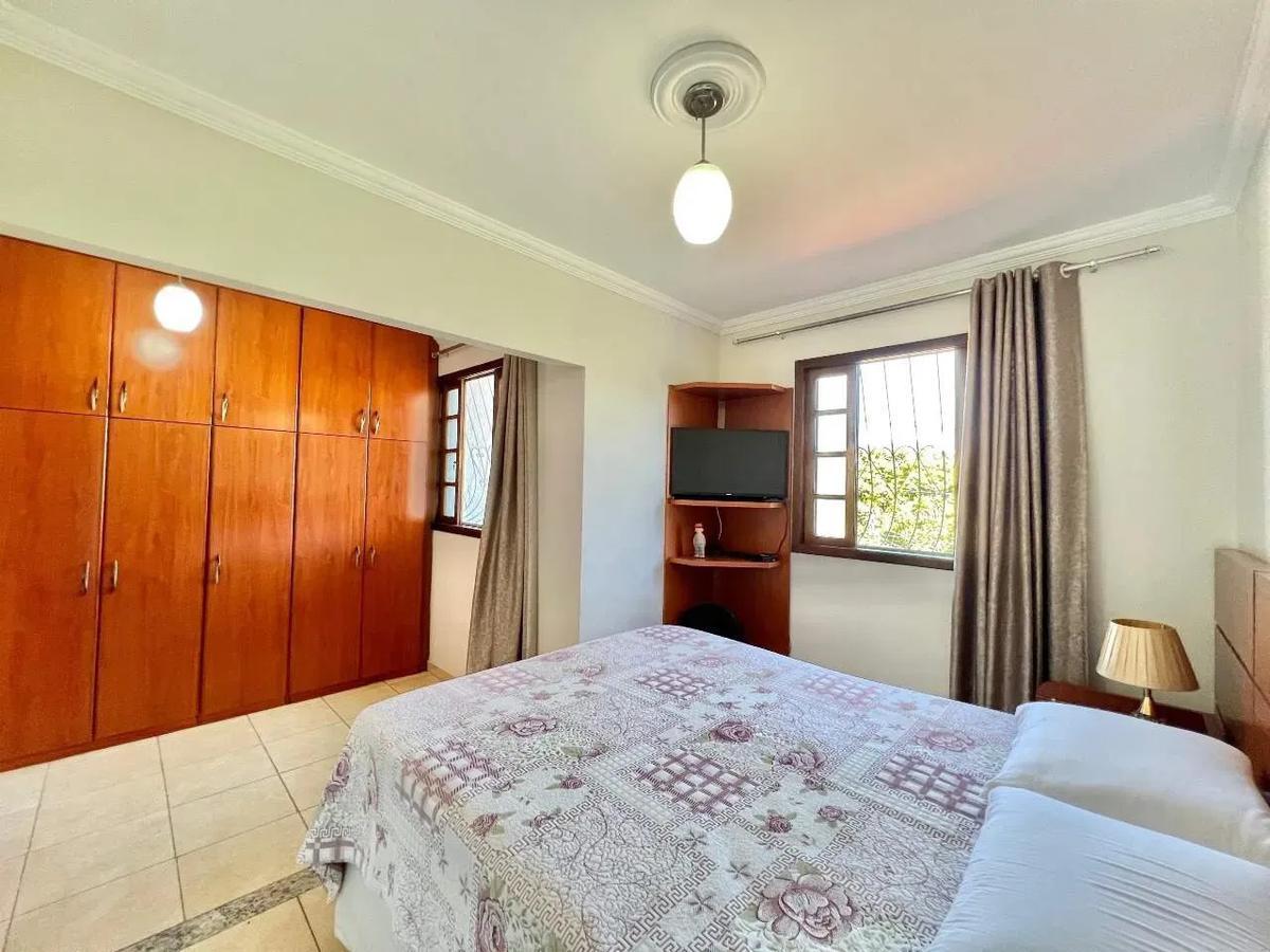 Casa, Santa Branca, 2 Quartos, 2 Vagas, 2 Suítes