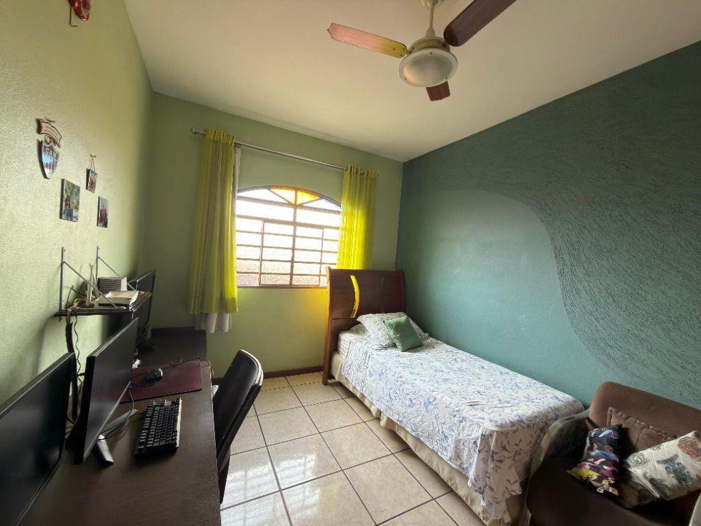 Casa, Itacolomi, 3 Quartos, 0 Vaga, 1 Suíte