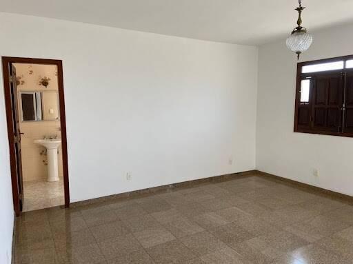 Casa, Funcionários, 4 Quartos, 5 Vagas, 2 Suítes