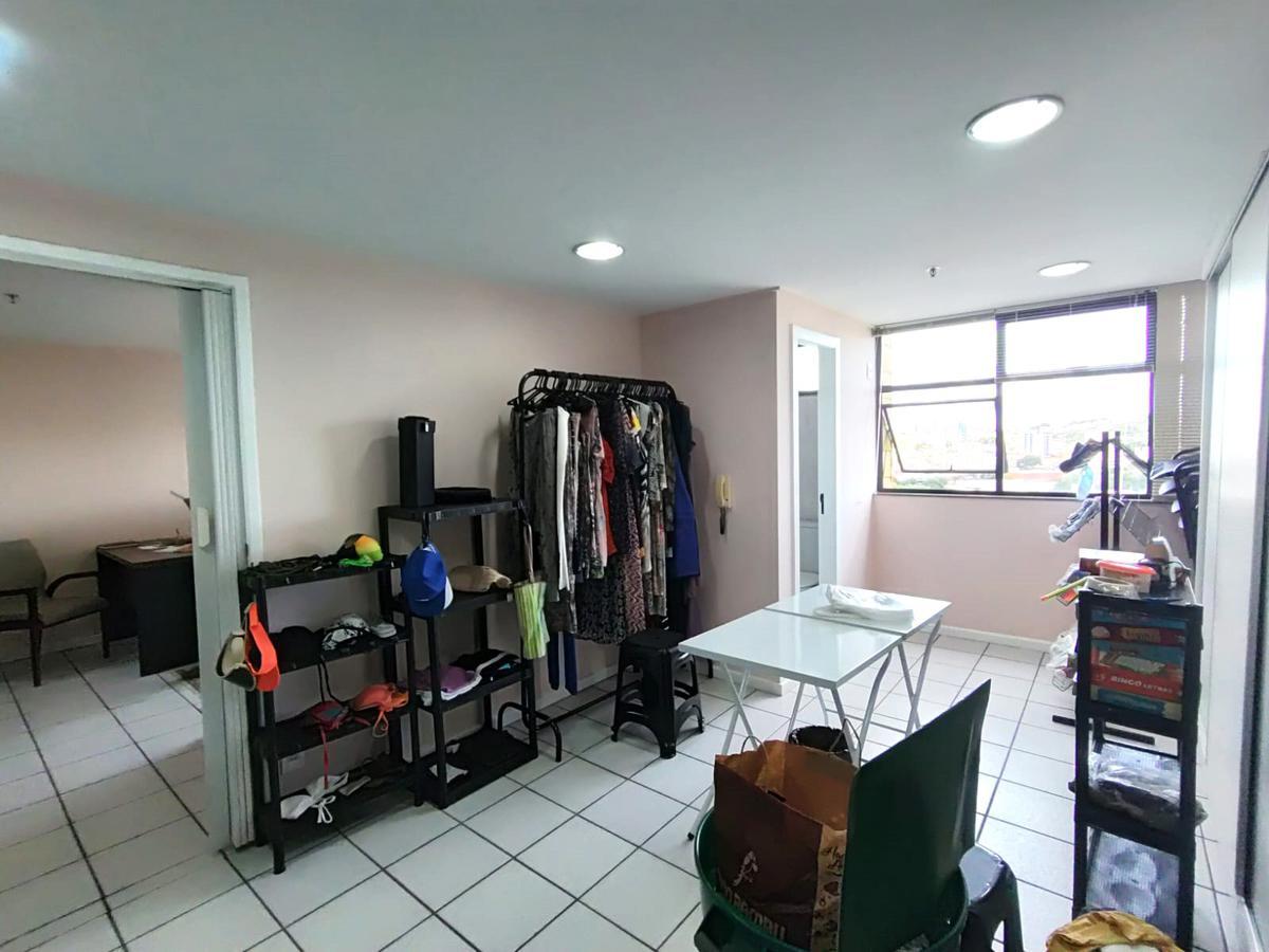 Sala, Barro Preto, 0 Quarto, 2 Vagas