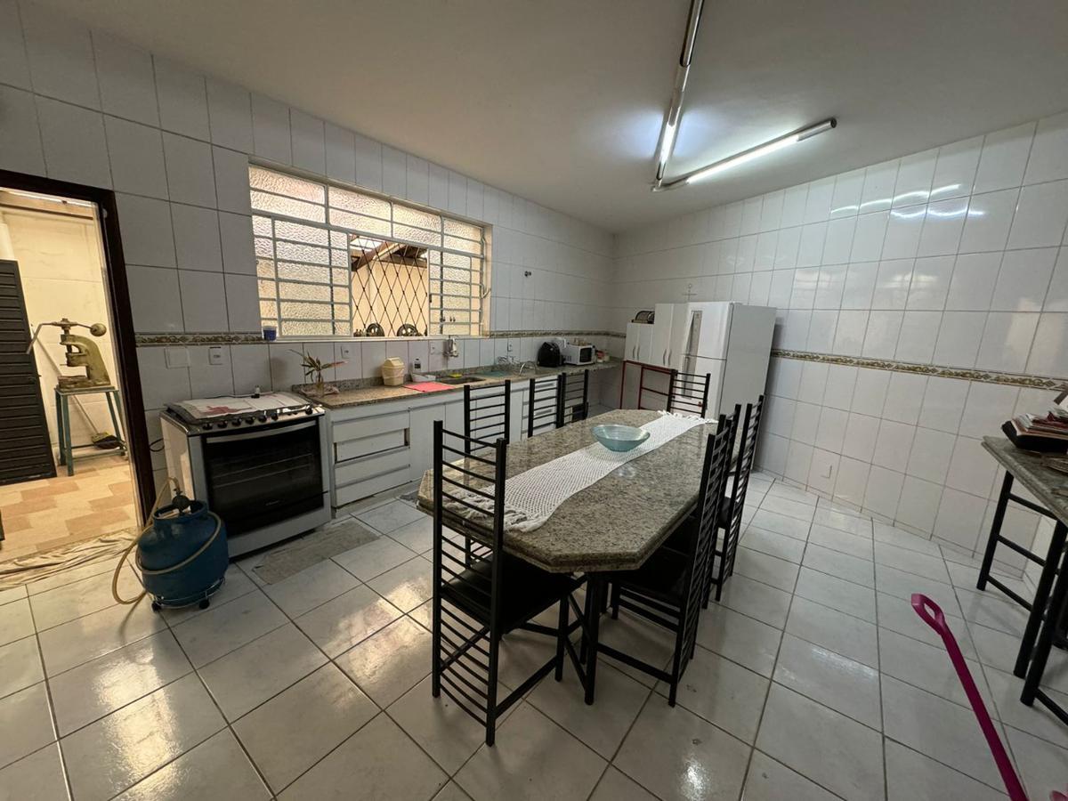 Casa, Colégio Batista, 9 Quartos, 3 Vagas, 2 Suítes