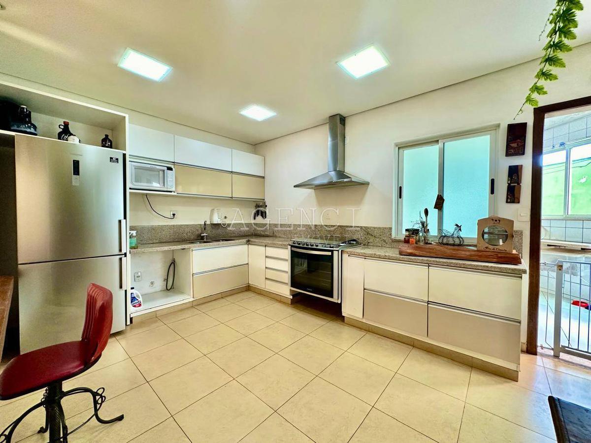 Casa, Jardim Canadá, 5 Quartos, 0 Vaga, 1 Suíte
