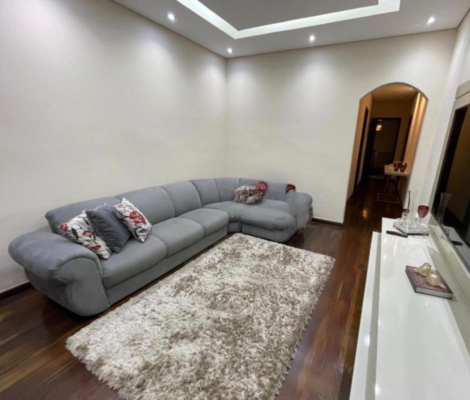 Casa, Milionários, 3 Quartos, 8 Vagas, 1 Suíte
