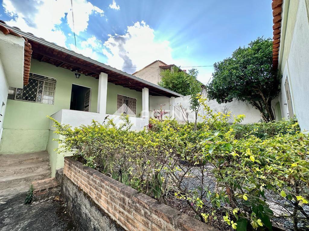 Casa, Coqueiros, 3 Quartos, 0 Vaga, 0 Suíte