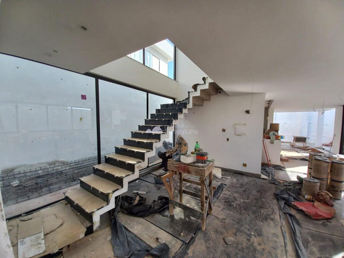 Casa, Trevo, 4 Quartos, 3 Vagas, 3 Suítes