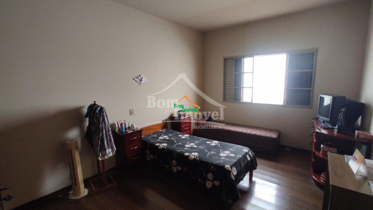 Casa, Centro, 3 Quartos, 3 Vagas, 1 Suíte