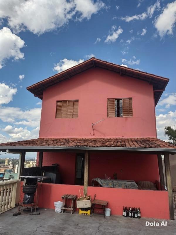 Casa, Barreiro, 4 Quartos, 8 Vagas, 1 Suíte